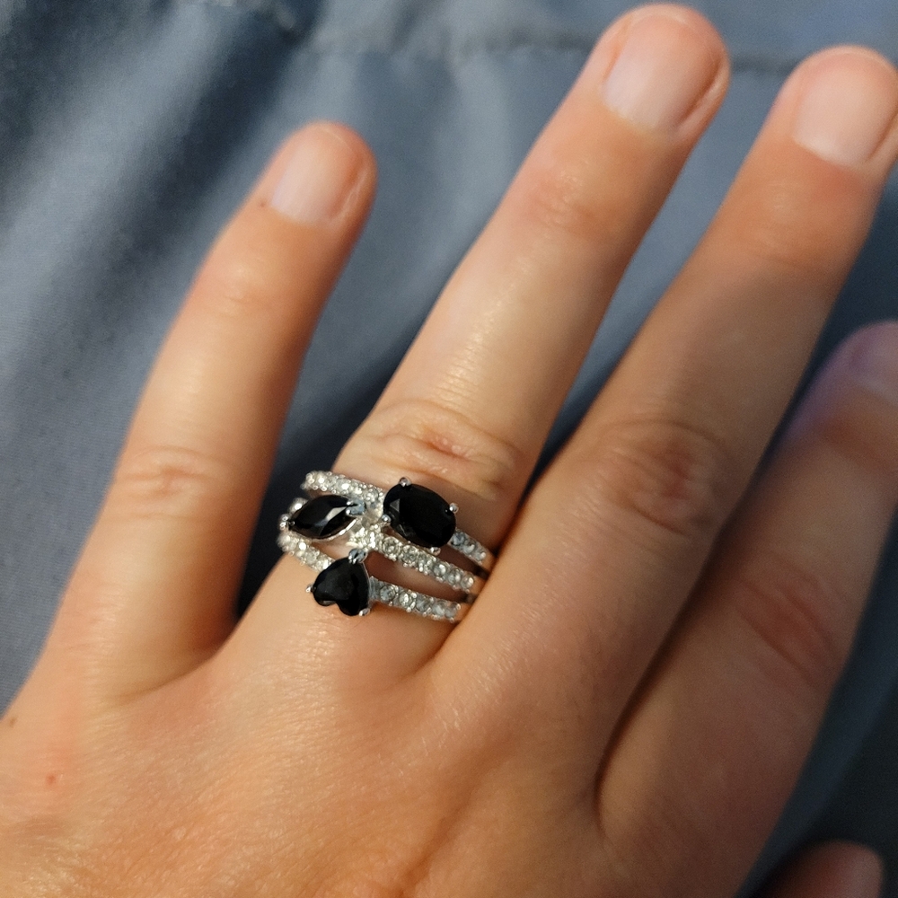 Size 7 ring with black stones and faux diamond